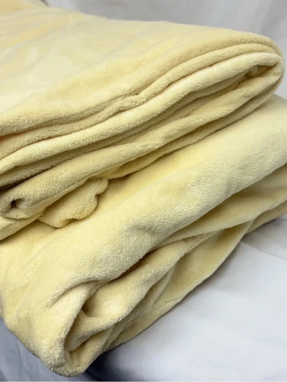 POTTERY BARN KIDS  Toddler 2 Yellow Chamios Duvet Covers AND PBK Down Insert GUC